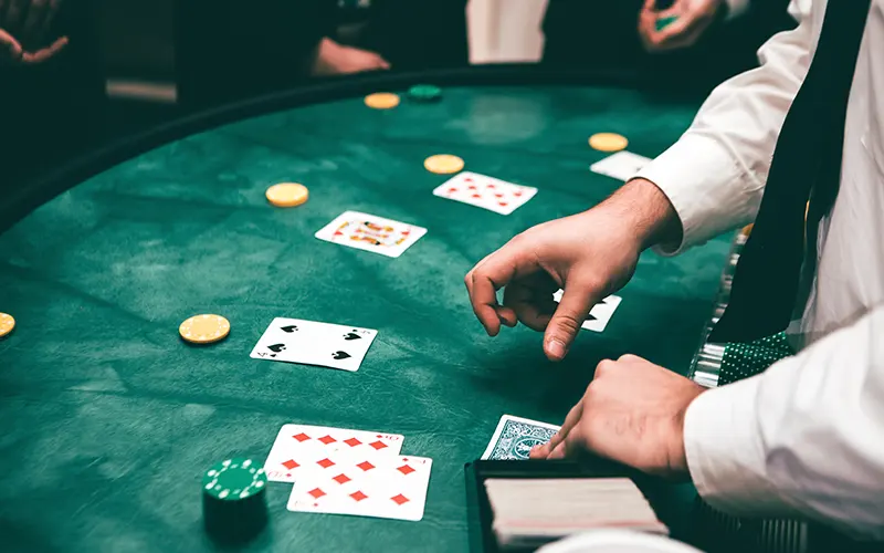 What is the Difference Between Online and Live Casinos? - Kenkarlo.com